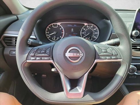 Used 2023 Nissan Altima 2.5 SV FWD image 18