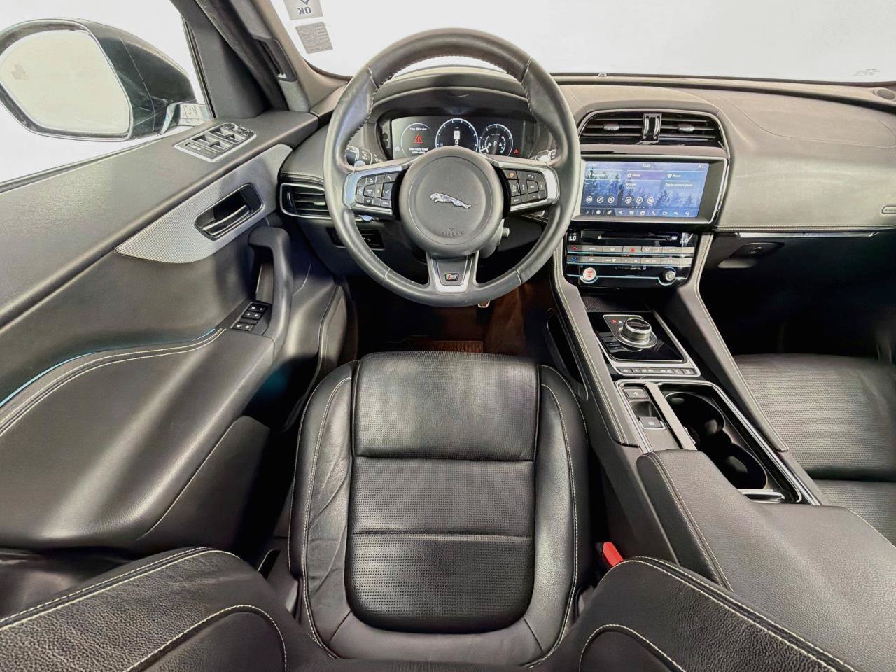 Used 2018 Jaguar F-PACE S AWD/4WD image 13