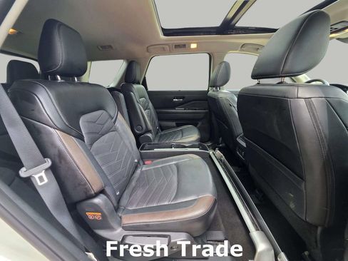 Used 2023 Nissan Pathfinder Platinum w/ Lighting Package (N93) AWD/4WD image 11