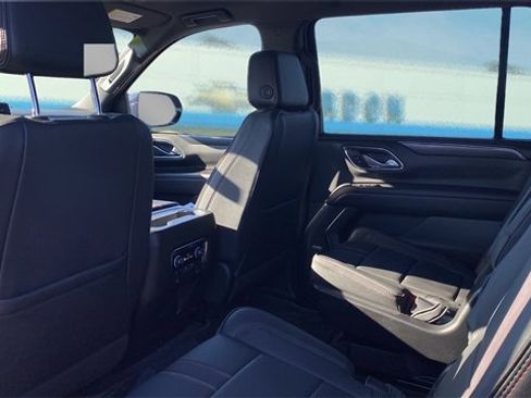 Used 2023 Chevrolet Suburban RST w/ Luxury Package image 17