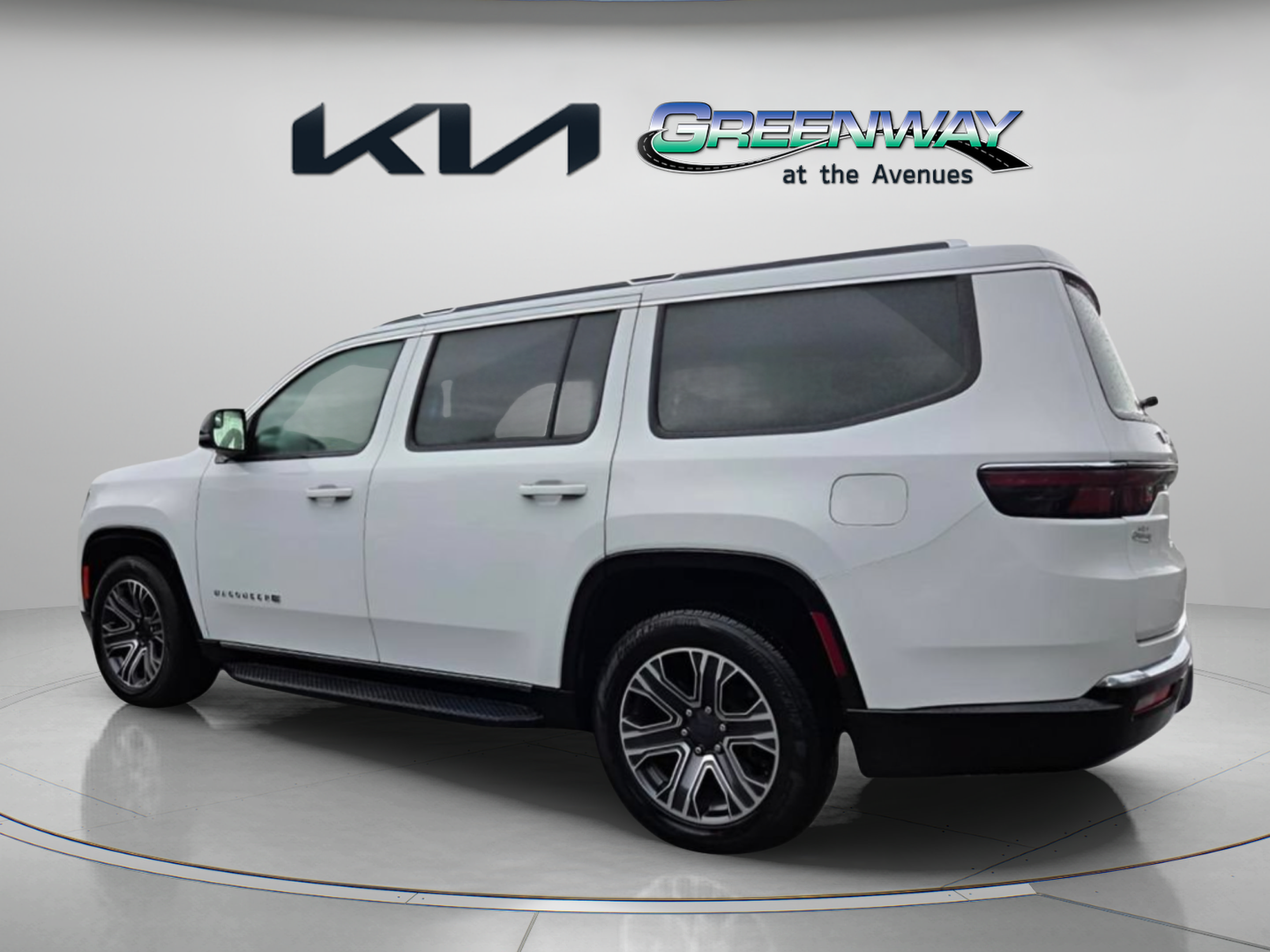 Used 2024 Jeep Wagoneer Series II w/ Flexible Seating Group AWD/4WD image 5