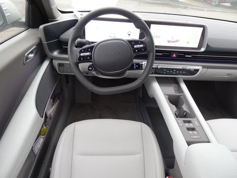 Used 2024 Hyundai Ioniq 6 SEL image 9