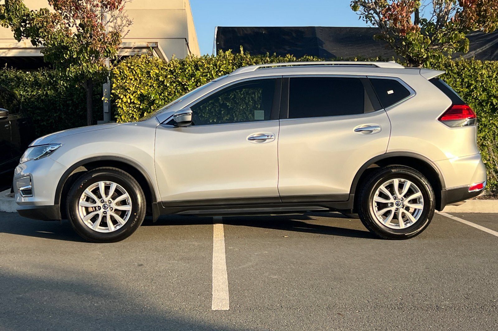 Used 2017 Nissan Rogue SV FWD image 7