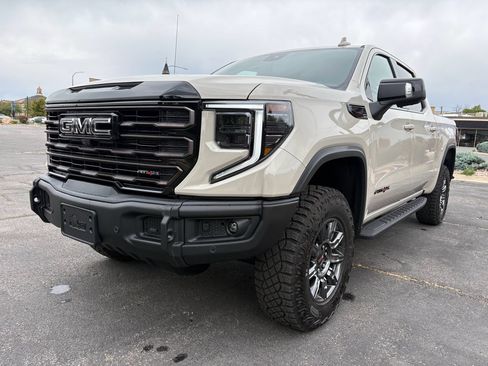 Used 2026 GMC Sierra 1500 AT4X w/ LPO, Black Badging Package AWD/4WD image 13