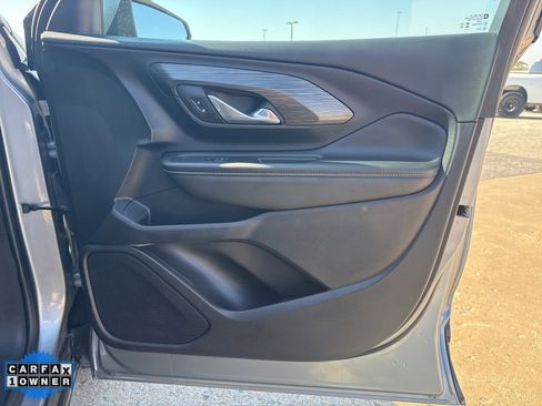 Used 2024 GMC Terrain SLT image 20