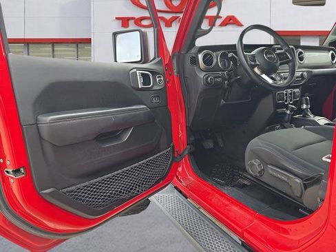 Used 2019 Jeep Wrangler Unlimited Sahara AWD/4WD image 13