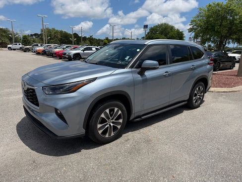 Used 2023 Toyota Highlander XLE FWD image 13