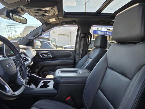 Used 2023 Chevrolet Suburban Z71 w/ Luxury Package AWD/4WD image 5
