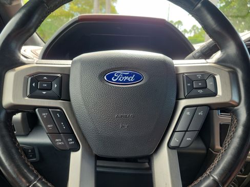 Used 2022 Ford F350 Platinum w/ FX4 Off-Road Package AWD/4WD image 25