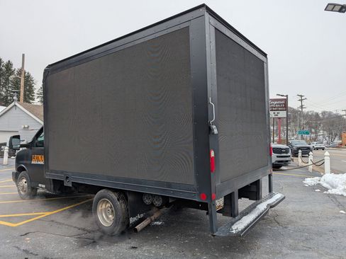 Used 2017 Chevrolet Express 3500 image 5