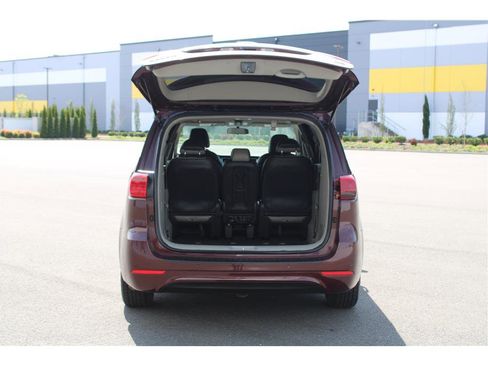 Used 2017 Kia Sedona LX w/ LX Essentials Premium Package FWD image 30