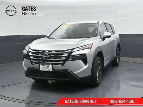 Used 2025 Nissan Rogue SV AWD/4WD image 6