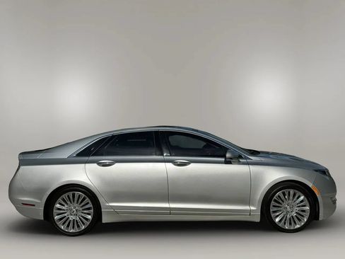 Used 2013 Lincoln MKZ FWD image 4
