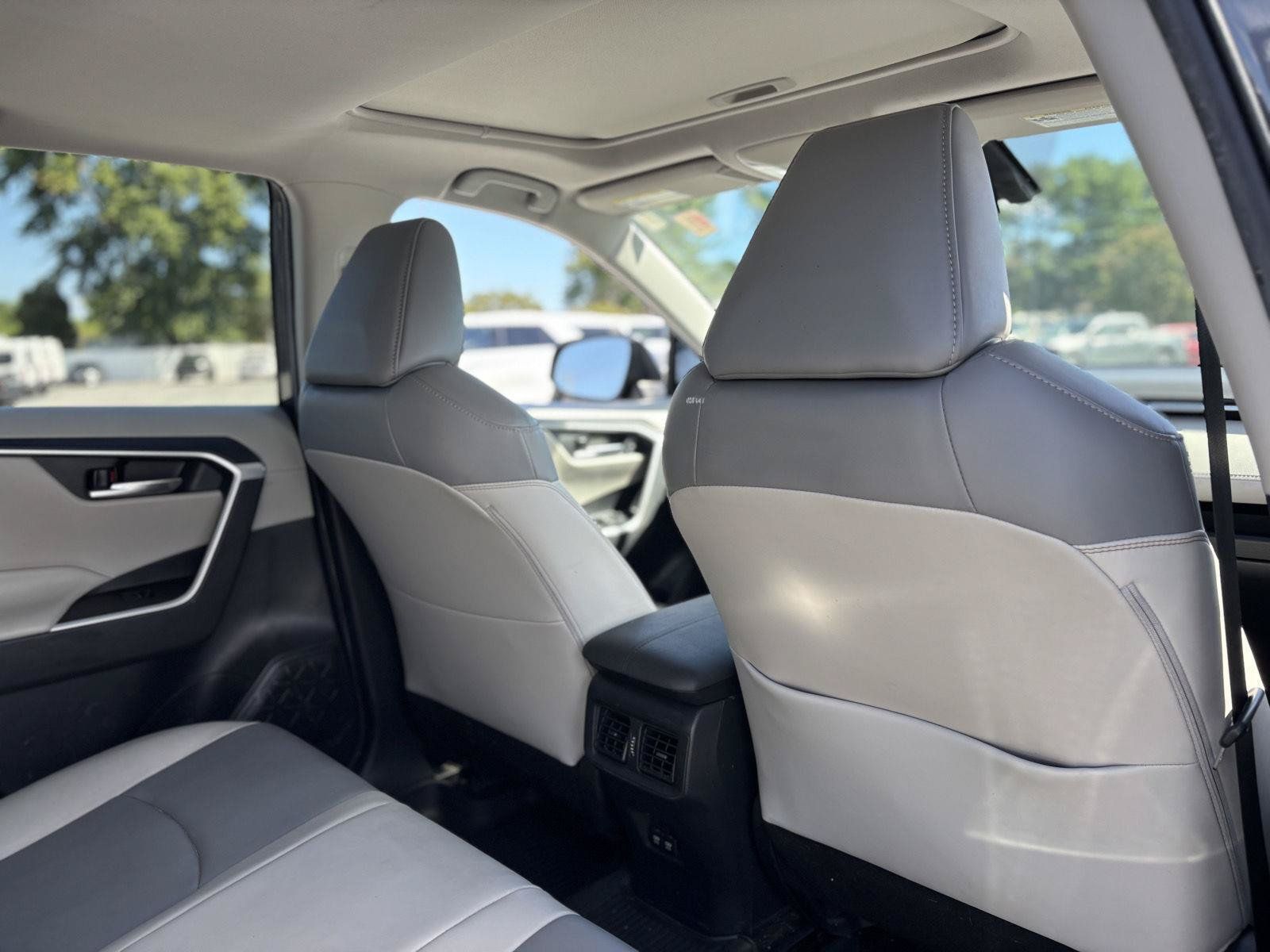 Used 2020 Toyota RAV4 XLE Premium FWD image 23