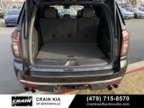 Used 2023 Chevrolet Suburban Premier image 7