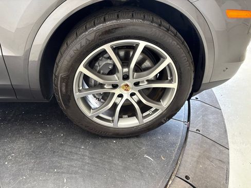 Certified 2024 Porsche Cayenne AWD/4WD image 17