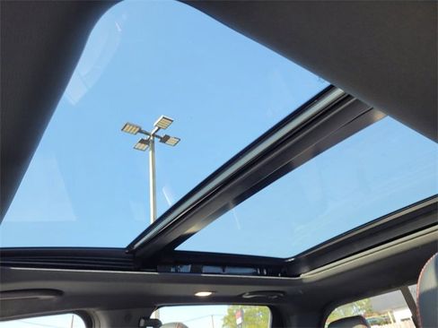 Used 2024 Nissan Titan PRO-4X w/ Pro-4x Convenience Package image 23