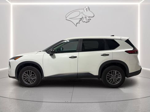Used 2024 Nissan Rogue S AWD/4WD image 2