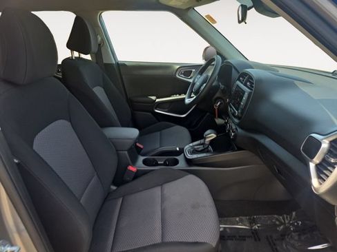 Used 2025 Kia Soul LX w/ LX Technology Package FWD image 15