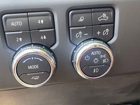 Used 2024 GMC Sierra 3500 Denali Ultimate AWD/4WD image 8