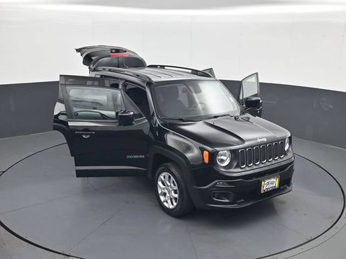 Used 2018 Jeep Renegade Latitude w/ Cold Weather Group AWD/4WD image 29