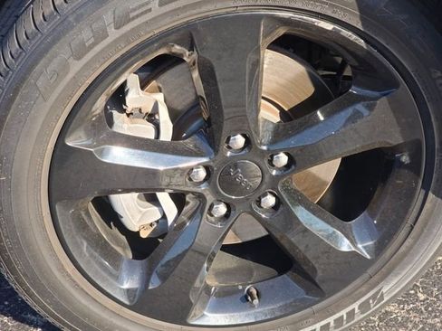 Used 2023 Jeep Grand Cherokee L Laredo image 24