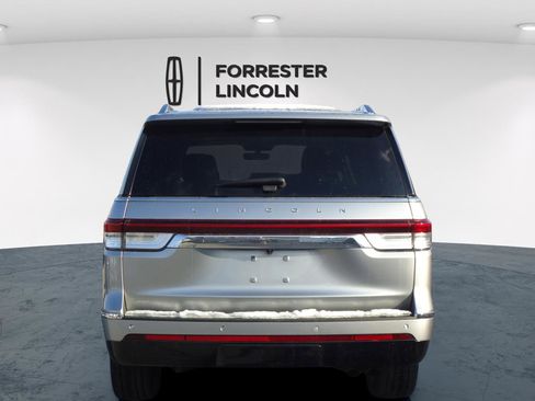 Used 2024 Lincoln Navigator L Reserve image 4
