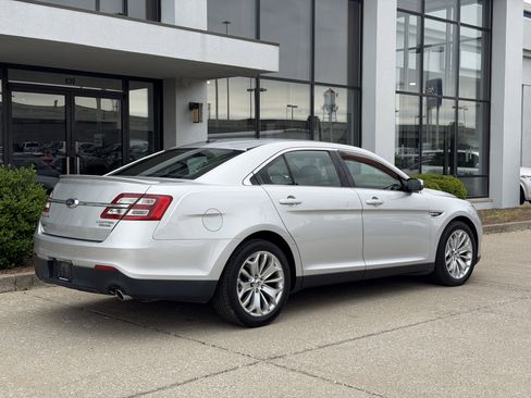 Used 2014 Ford Taurus Limited w/ Equipment Group 301A FWD image 4