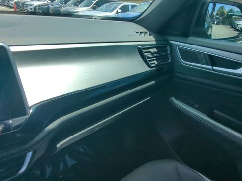 Used 2024 Volkswagen Atlas Cross Sport SE image 4