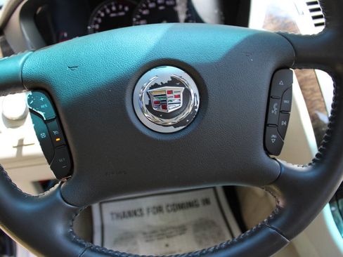 Used 2011 Cadillac DTS image 21