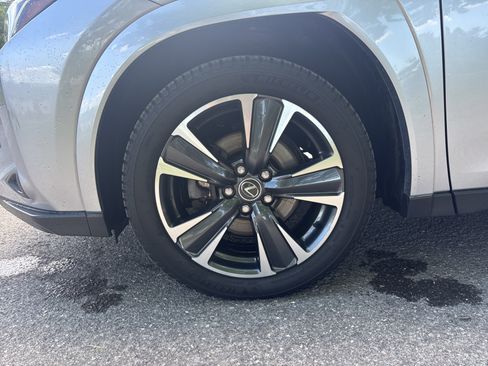 Used 2024 Lexus UX 250h AWD w/ Premium Package image 11