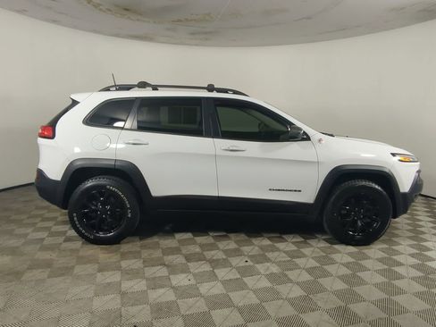 Used 2017 Jeep Cherokee Trailhawk w/ Comfort/Convenience Group AWD/4WD image 4