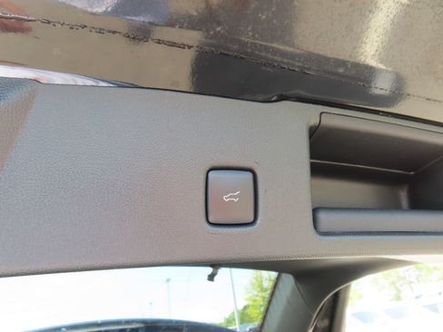 Used 2022 Ford Escape SE w/ Convenience Package FWD image 32
