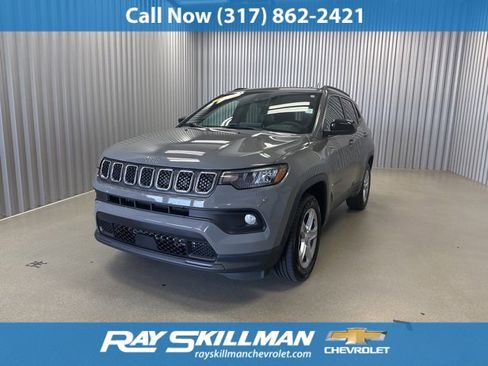 Used 2024 Jeep Compass Latitude image 1