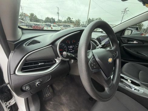 Used 2022 Chevrolet Malibu LT FWD image 11