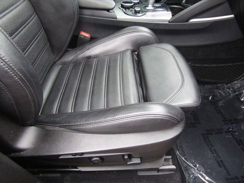 Used 2019 Alfa Romeo Stelvio Ti Sport w/ Quick Order Package 22S Sport AWD/4WD image 15
