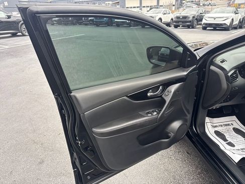 Used 2022 Nissan Rogue Sport SL w/ Premium Package image 10