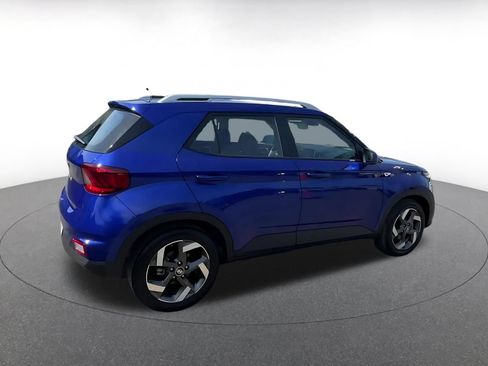 Used 2025 Hyundai Venue SEL FWD image 14
