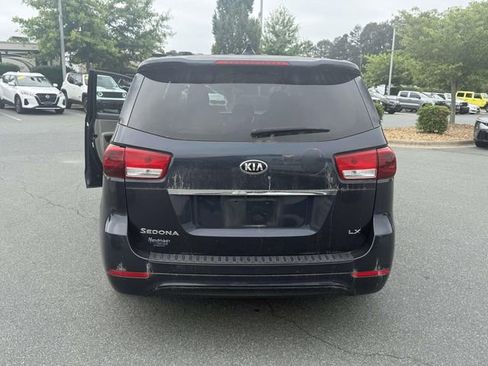 Used 2017 Kia Sedona LX FWD image 5