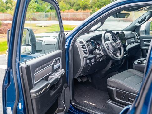 Used 2024 RAM 2500 Big Horn w/ Sport Appearance Package image 17