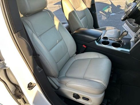 Used 2013 Ford Explorer XLT image 24