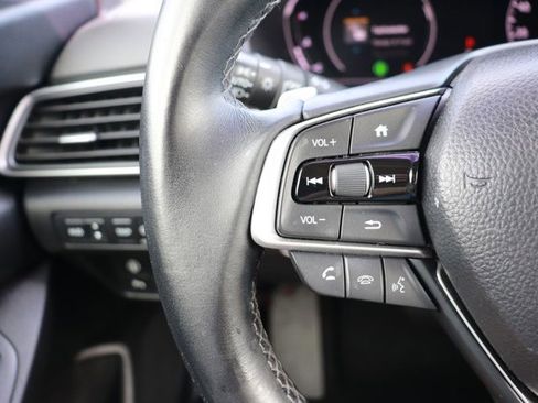Used 2018 Honda Accord Touring image 19