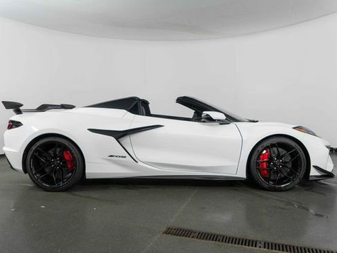 Used 2025 Chevrolet Corvette Z06 w/ Z07 Performance Package image 9