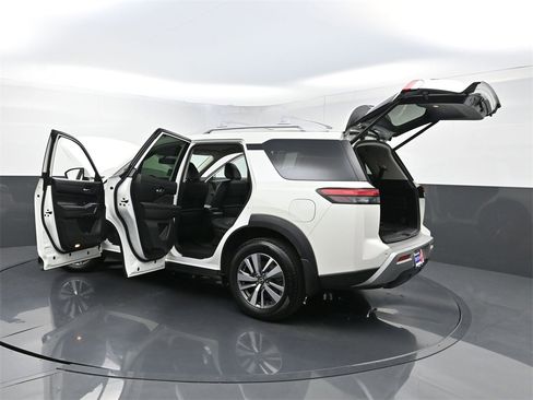 Used 2022 Nissan Pathfinder SL w/ SL Black Package image 40