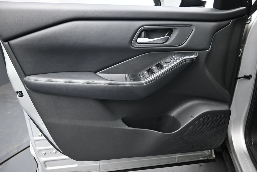 Used 2025 Nissan Rogue SV AWD/4WD image 24
