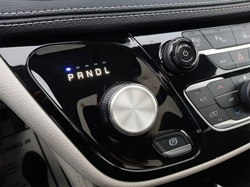 Used 2023 Chrysler Pacifica Limited image 11