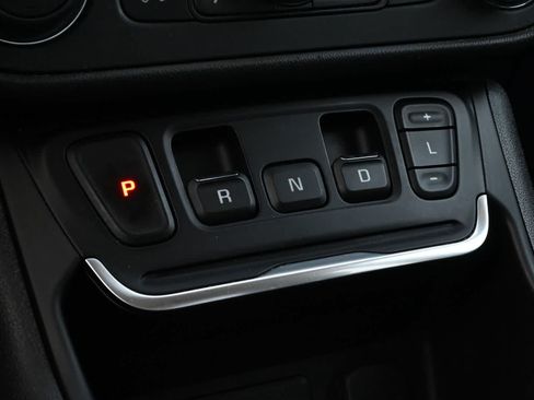 Used 2020 GMC Terrain SLE w/ Driver Convenience Package FWD image 14