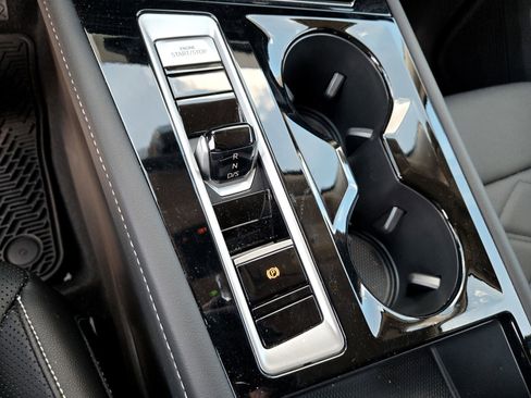 New 2024 Volkswagen Atlas SE image 13