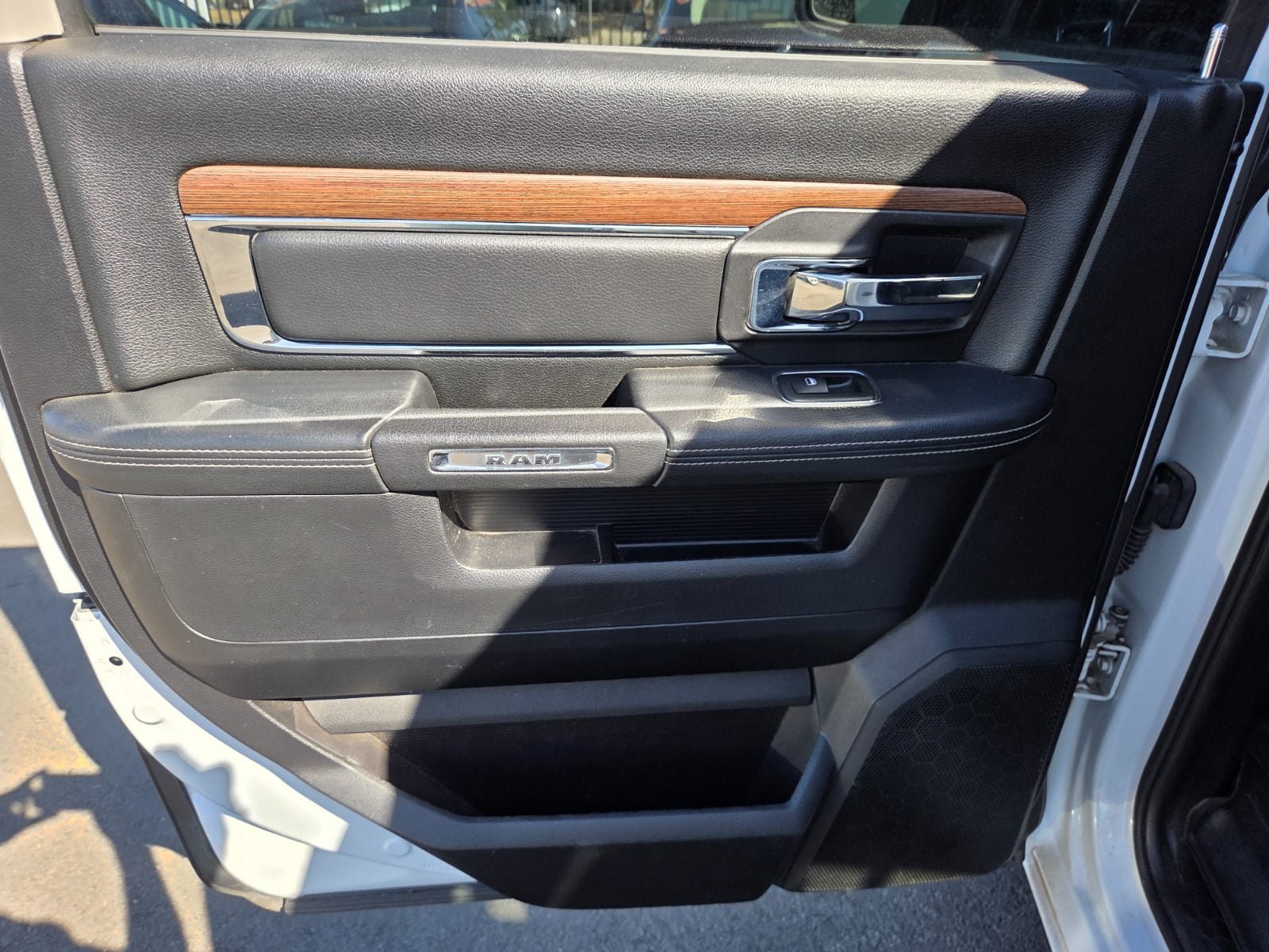 Used 2016 RAM 1500 Laramie w/ Convenience Group RWD image 9