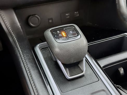 Used 2024 Nissan Pathfinder SL w/ Black Appearance Package AWD/4WD image 19